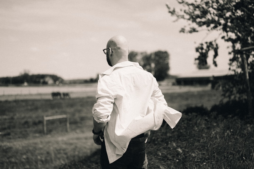 Jak prać koszule męskie: poradnik prania